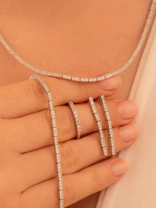 Kadın Gümüş Takı Seti - Duru Zirkon Taşlı Model Kolye, Bileklik, Yüzük, Küpe Tam Set Kadın Gümüş Takı Seti - Duru Zirkon Taşlı Model Kolye, Bileklik, Yüzük, Küpe Tam Set