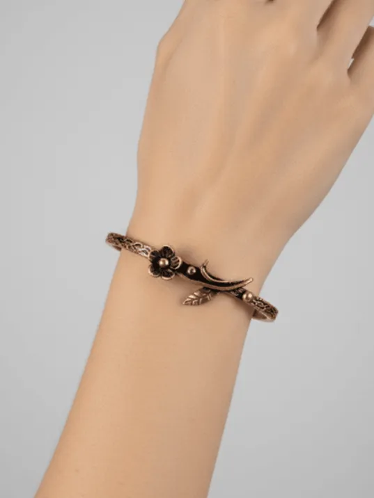 Kadın Bakır Bileklik - Çiçek Model İnce Metal Kutu Ve Doğal Taşlı Bilezik