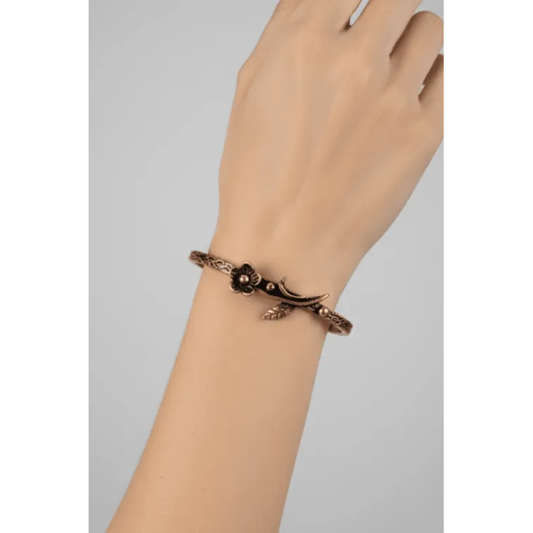 Kadın Bakır Bileklik - Çiçek Model İnce Metal Kutu Ve Doğal Taşlı Bilezik Kadın Bakır Bileklik - Çiçek Model İnce Metal Kutu Ve Doğal Taşlı Bilezik