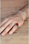 Kırmızı Zirkon Topaz Taşlı Yanı Figür Ve Taş İşlemeli Erkek Gümüş Yüzük GYZZRCKRIMZ-KRM