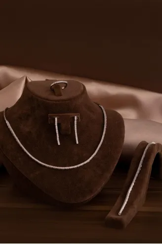 Kadın Gümüş Takı Seti - Duru Zirkon Taşlı Model Kolye, Bileklik, Yüzük, Küpe Tam Set