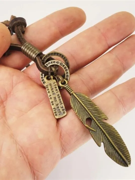 Kızılderili Tüy Erkek Deri Kolye Büyük Boy Kızılderili Tüy Erkek Deri Kolye Büyük Boy