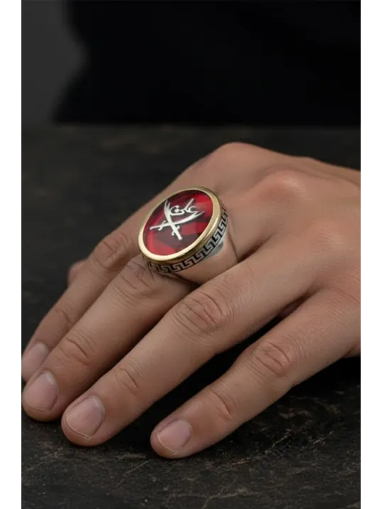 Erkek Gümüş Yüzük - Çift Zülfikar Kılıcı Ve Tuğra İşlemeli Yakut Taşlı Grek Desenli Gümüş Yüzük