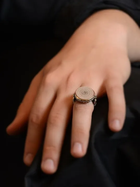 Otuzbeş 35 Besmele Yazılı Yanı İşlemeli Erkek Gümüş Yüzük Otuzbeş 35 Besmele Yazılı Yanı İşlemeli Erkek Gümüş Yüzük