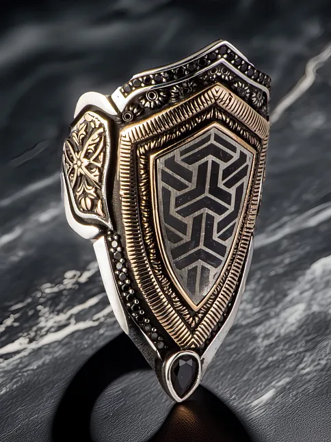 Erkek Omega Desen İşlemeli Siyah Zirkon Taşlı 925 Ayar Gümüş Yüzük Zihgir Model Erkek Omega Desen İşlemeli Siyah Zirkon Taşlı 925 Ayar Gümüş Yüzük Zihgir Model