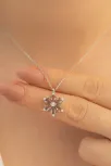 Kadın Gümüş Kolye - Zultanit Taşlı Çiçek Figürlü Kadın Gümüş Kolye Kadın Gümüş Kolye - Zultanit Taşlı Çiçek Figürlü Kadın Gümüş Kolye