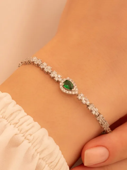 Kadın Gümüş Bileklik - Peri Zümrüt Taşlı Damla Model Kadın Bileklik Kadın Gümüş Bileklik - Peri Zümrüt Taşlı Damla Model Kadın Bileklik
