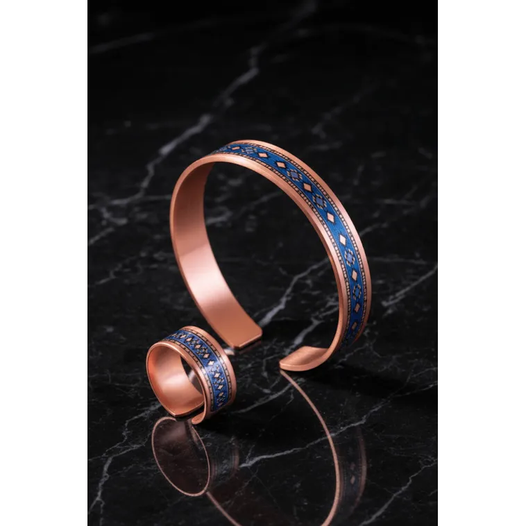 Kadın Bakır Bileklik Yüzük Set - Lola Model Özel Baskı Metal Kutu Ve Kuvars Taşı Kadın Bakır Bileklik Yüzük Set - Lola Model Özel Baskı Metal Kutu Ve Kuvars Taşı