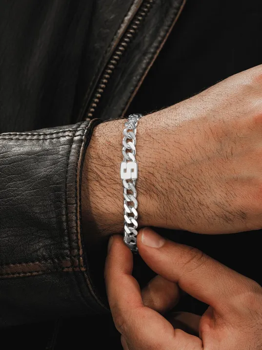 Erkek Gümüş Bileklik - Kesme Harf El İşçiliği Harf Yazılı 925 Ayar Gümüş Erkek Bileklik Erkek Gümüş Bileklik - Kesme Harf El İşçiliği Harf Yazılı 925 Ayar Gümüş Erkek Bileklik