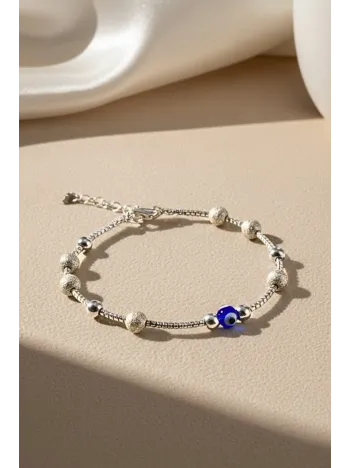 Kadın Gümüş Bileklik – Nazar Boncuklu Kumlu Top Detaylı Şık Ve Ayarlanabilir Model Bilezik