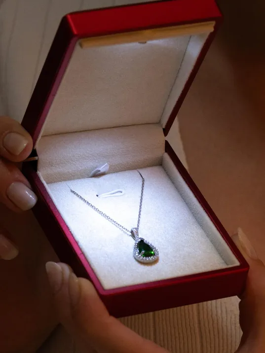 Işıklı Lüks Kırmızı Kolye Kutusu