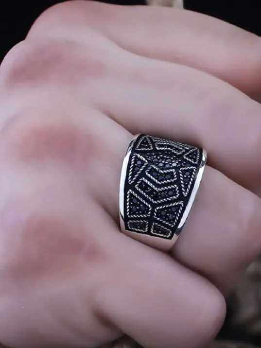 Siyah Mikro Taşlı Zarif İşlemeli Özel Seri Erkek Gümüş Yüzük