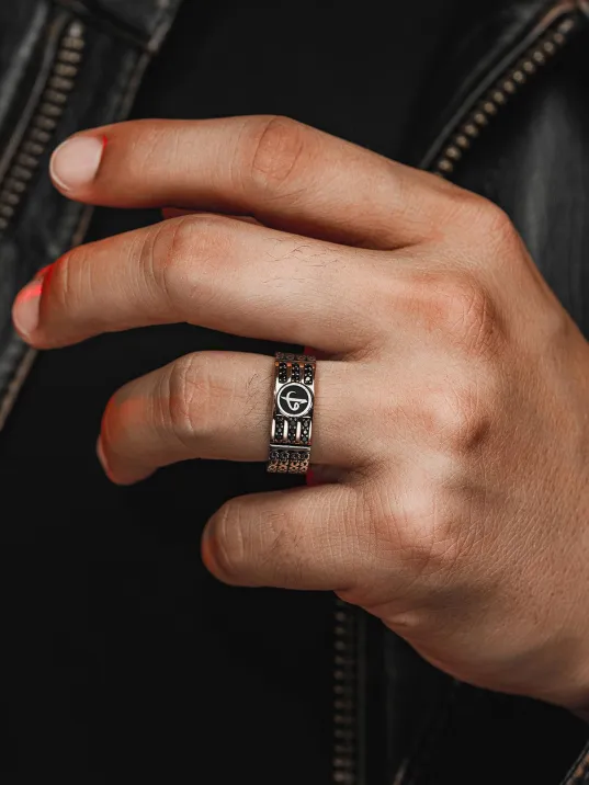 Erkek Gümüş Yüzük - Kral Zincirli Zirkon Taşlı Vav Elif İşlemeli Erkek Yüzük