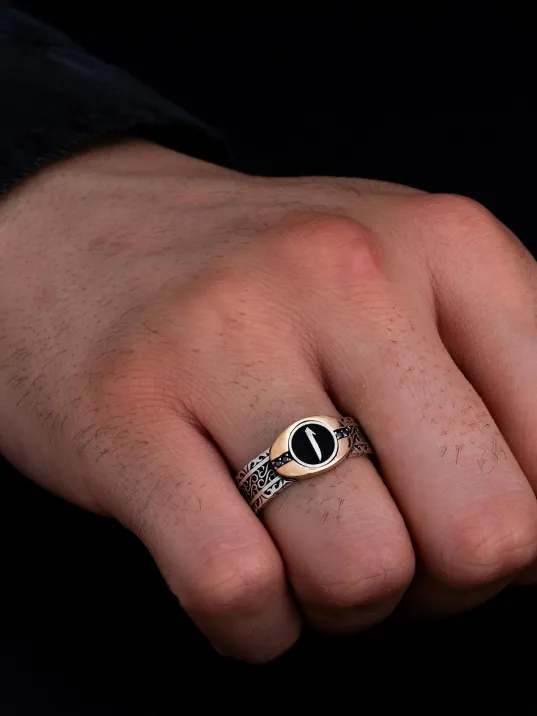 Erkek Gümüş Yüzük - Elif Yazılı Siyah Zirkon Taşlı İnce Kibar Erkek Yüzüğü Erkek Gümüş Yüzük - Elif Yazılı Siyah Zirkon Taşlı İnce Kibar Erkek Yüzüğü