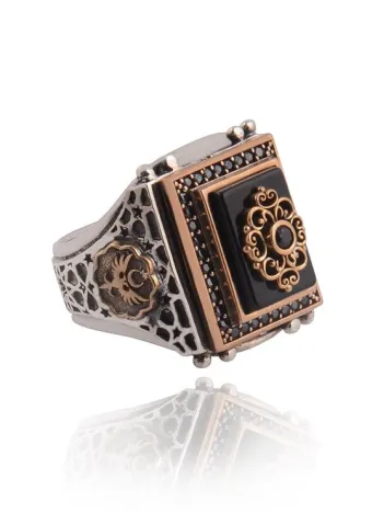 Anadolu Desenli Oniks Taşlı Yanı İşlemeli Erkek Gümüş Yüzük Anadolu Desenli Oniks Taşlı Yanı İşlemeli Erkek Gümüş Yüzük