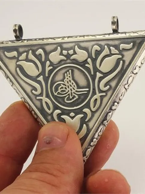 Osmanlı Tuğralı Gümüş Erkek Muska Cevşen Haznesi En Büyük Boy Osmanlı Tuğralı Gümüş Erkek Muska Cevşen Haznesi En Büyük Boy