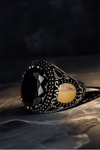 Erkek Siyah Zirkon Taşlı Harf Yazılabilir Model 925 Ayar Gümüş Yüzük