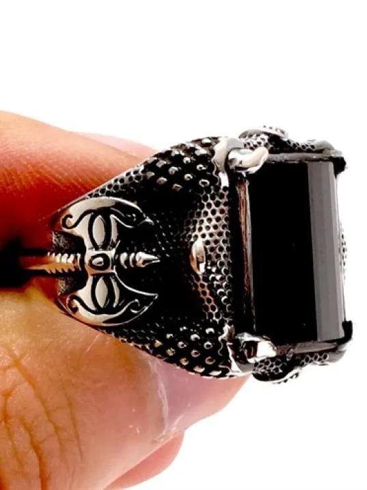 Oniks Taşlı Balta Detaylı Erkek Gümüş Yüzük Oniks Taşlı Balta Detaylı Erkek Gümüş Yüzük