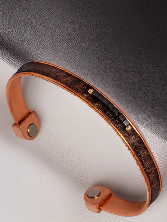 Kadın Bakır Bileklik - Ortası Küp Motifli Kahverengi Derili Bakır Bilezik Metal Kutuda Kadın Bakır Bileklik - Ortası Küp Motifli Kahverengi Derili Bakır Bilezik Metal Kutuda