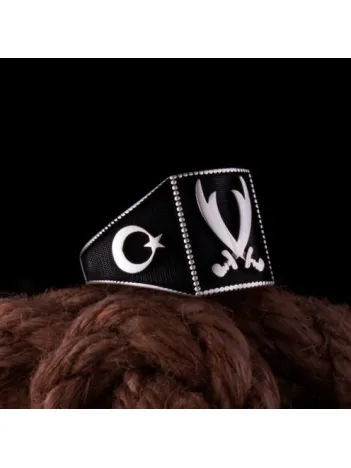 Erkek Gümüş Yüzük Ayyıldız Ve Çift Hz. Ali Zülfikar Kılıcı İşlemeli Siyah Oniks Taşlı Erkek Gümüş Yüzük
