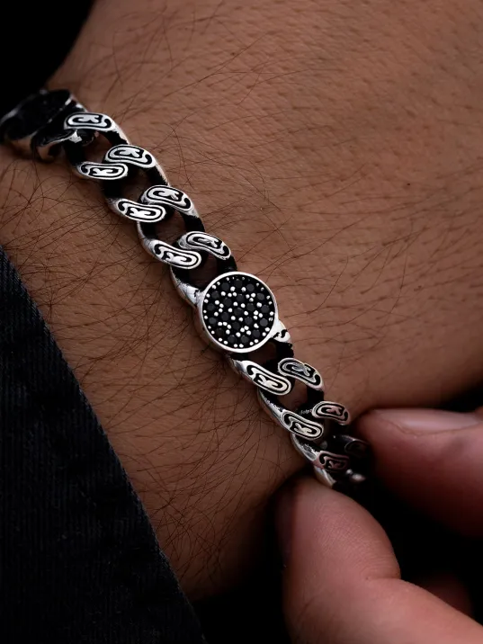 Erkek Gümüş Bileklik - Mavi Zirkon Taşlı Geometrik Şekilli Oksitli Gurmet Model 1 Gümüş Bileklik Erkek Gümüş Bileklik - Mavi Zirkon Taşlı Geometrik Şekilli Oksitli Gurmet Model 1 Gümüş Bileklik