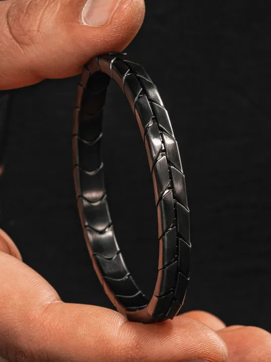 Magnum Flex Siyah Kelepçe Model - Mat Esnek Manyetik Çelik Erkek Bileklik Magnum Flex Siyah Kelepçe Model - Mat Esnek Manyetik Çelik Erkek Bileklik