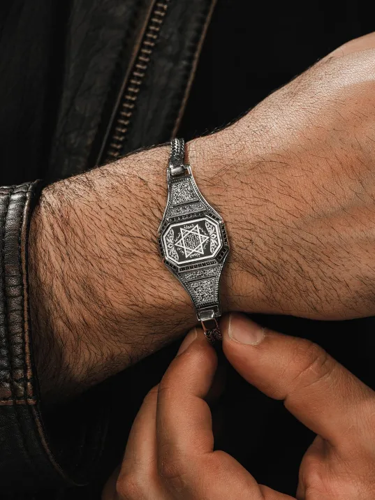 Erkek Gümüş Bileklik - Hz Süleyman İşlemeli Tilkikuyruğu Zincirli Model 2 Erkek Bileklik Erkek Gümüş Bileklik - Hz Süleyman İşlemeli Tilkikuyruğu Zincirli Model 2 Erkek Bileklik