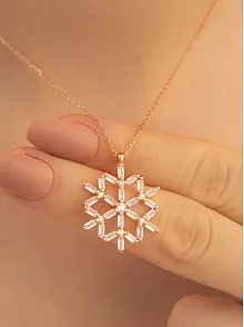 Kadın Gümüş Kolye - Kadın Rose Renk Baget Taşlı Kar Tanesi Gümüş Kolye