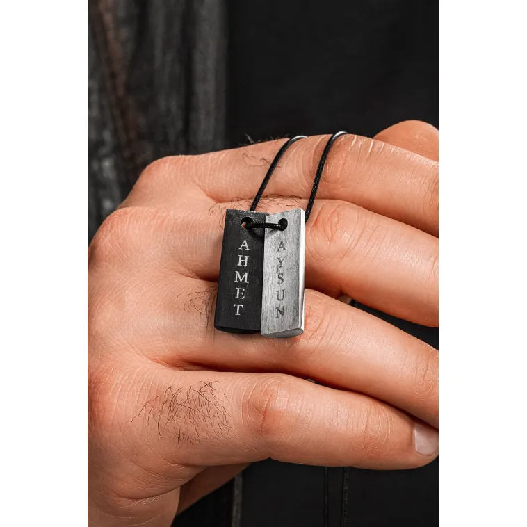 Corelum Secret Çelik İsimli Silindir Erkek Kolye 3 cm Parlak Gizli Tasarım Corelum Secret Çelik İsimli Silindir Erkek Kolye 3 cm Parlak Gizli Tasarım