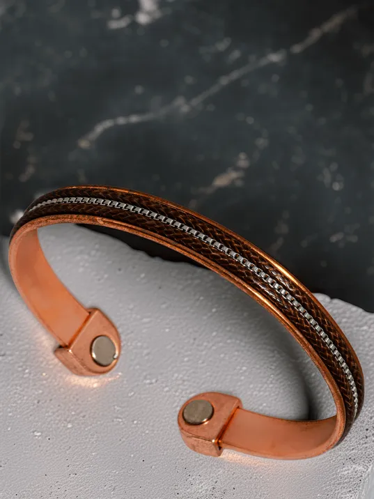Kadın Bakır Bileklik - Ortası Küp Şeritli Kahverengi Derili Bakır Bilezik Metal Kutuda Kadın Bakır Bileklik - Ortası Küp Şeritli Kahverengi Derili Bakır Bilezik Metal Kutuda