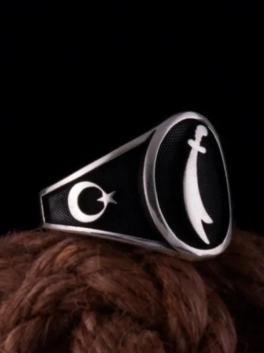 Erkek Gümüş Yüzük Ayyıldız Ve Hz Ali Zülfikar Kılıcı İşlemeli Siyah Oniks Taşlı Erkek Gümüş Yüzük