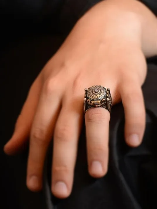 Kubbe Detaylı Yanları İşlemeli İçi Açılabile Erkek 925 Ayar Gümüş Yüzük GYZTASKUBBE-GMS