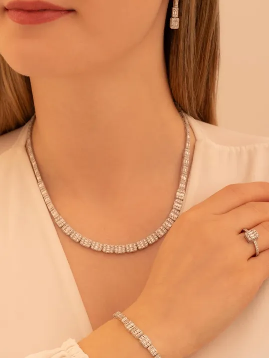 Kadın Gümüş Takı Seti - Mehtap Baget Taşlı Kolye, Bileklik, Yüzük, Küpe Tam Set Kadın Gümüş Takı Seti - Mehtap Baget Taşlı Kolye, Bileklik, Yüzük, Küpe Tam Set