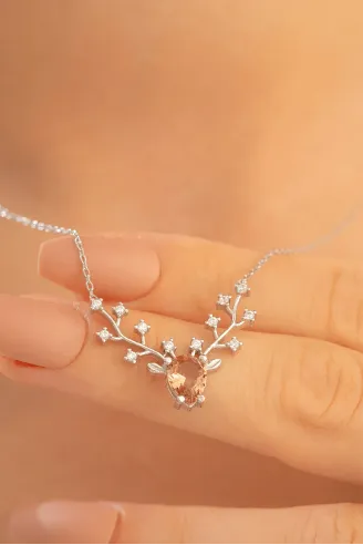 Kadın Gümüş Kolye - Zultanit Taşlı Geyik Kafası Motifli Rose Altın Kaplama Gümüş Kolye