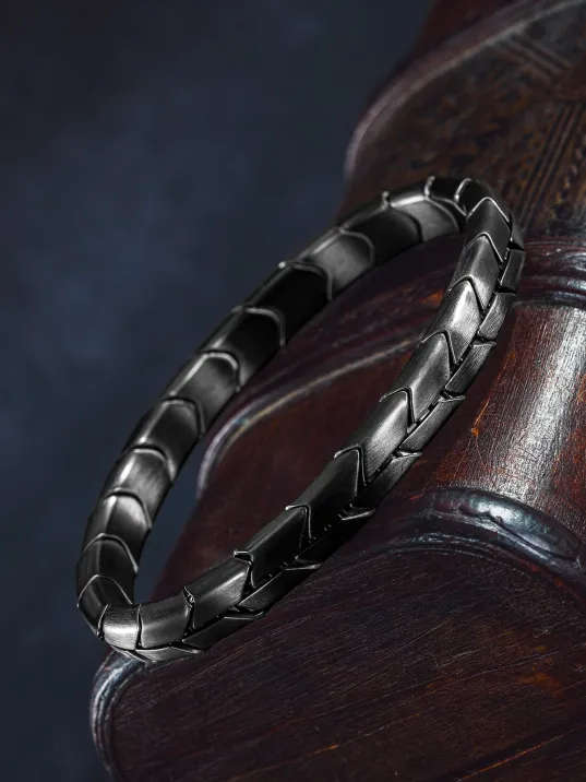 Magnum Flex Siyah Kelepçe Model - Mat Esnek Manyetik Çelik Erkek Bileklik Magnum Flex Siyah Kelepçe Model - Mat Esnek Manyetik Çelik Erkek Bileklik