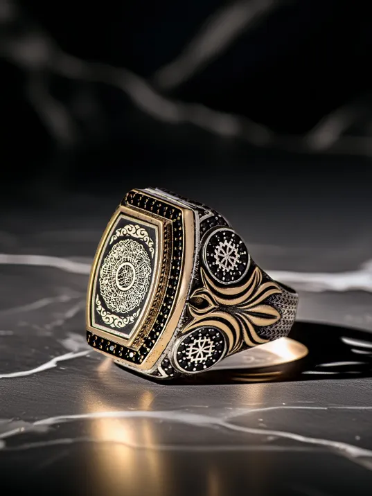 Erkek İnşirah Suresi Yazılı Zirkon Taşlı Kanat Model 925 Ayar Gümüş Yüzük