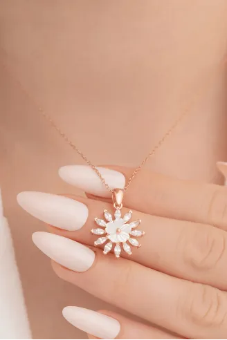 Zirkon Taşlı Rose Manolya Çiçeği Model 2 Kadın Gümüş Kolye GKLMNLYCCK2-ROS