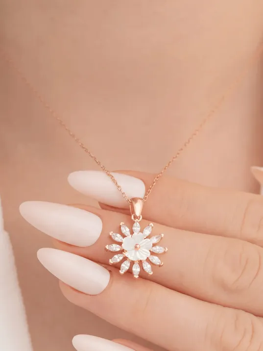 Zirkon Taşlı Rose Manolya Çiçeği Model 2 Kadın Gümüş Kolye GKLMNLYCCK2-ROS