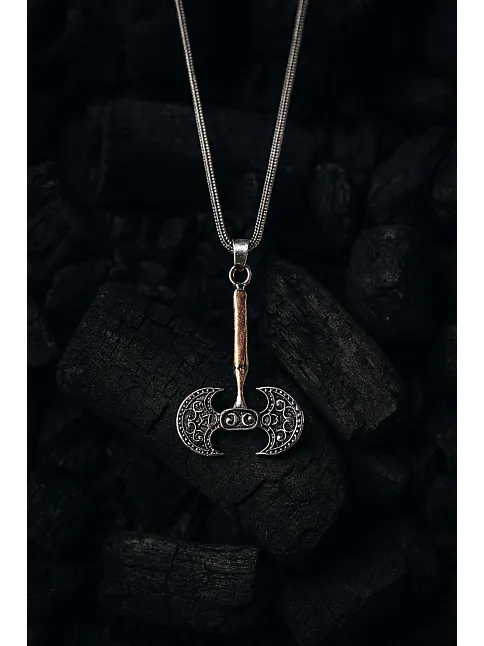 Erkek Çift Taraflı Balta Figürlü Gümüş Kolye – Viking Savaşçı Modeli
