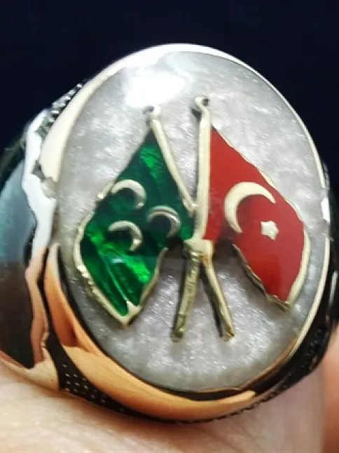 Gümüş Erkek Yüzük Bayrak Ve Üç Hilal Motifli Mineli Lüks Model Gümüş Erkek Yüzük Bayrak Ve Üç Hilal Motifli Mineli Lüks Model