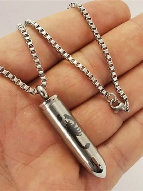 Büyük Boy Mermi Figürlü Kapağı Açılan Erkek Çelik Kolye Zincir Büyük Boy Mermi Figürlü Kapağı Açılan Erkek Çelik Kolye Zincir