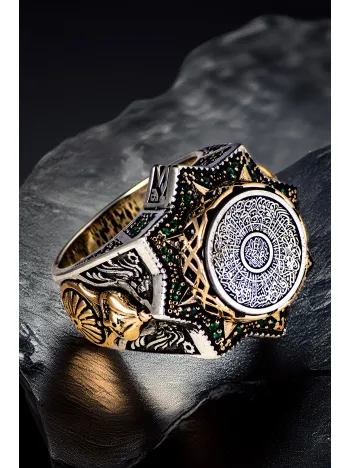 Erkek İnşirah Suresi İşlemeli Yeşil Zirkon Taşlı Babil Temalı 925 Ayar Gümüş Yüzük