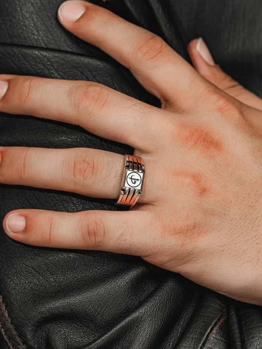 Erkek Gümüş Yüzük - İnce Kibar Vav Elif İşlemeli Erkek Yüzük Erkek Gümüş Yüzük - İnce Kibar Vav Elif İşlemeli Erkek Yüzük