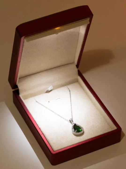 Işıklı Lüks Kırmızı Kolye Kutusu