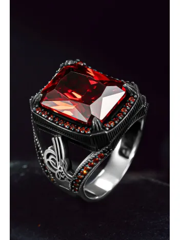 Erkek Gümüş Yüzük - Kırmızı Zirkon Taşlı Yanı Tuğra Motifli Erkek Yüzük Erkek Gümüş Yüzük - Kırmızı Zirkon Taşlı Yanı Tuğra Motifli Erkek Yüzük