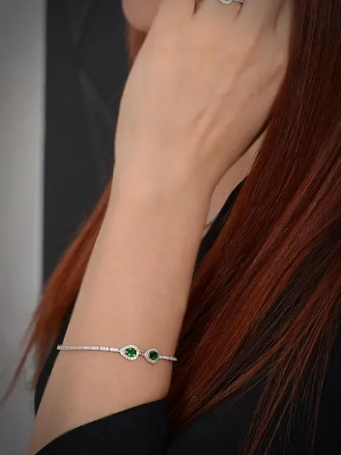 Melodi Bayan Zümrüt Taşlı Gümüş Su Yolu Set - Kolye, Bileklik, Küpe, Yüzük