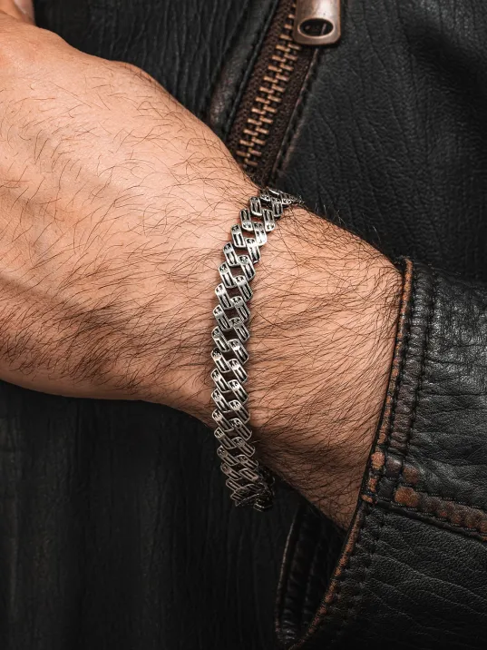 925 Ayar Gümüş Kılıç İşlemeli Erkek Bileklik Özel Geçirmeli Klips Tasarım Şerit Model 925 Ayar Gümüş Kılıç İşlemeli Erkek Bileklik Özel Geçirmeli Klips Tasarım Şerit Model