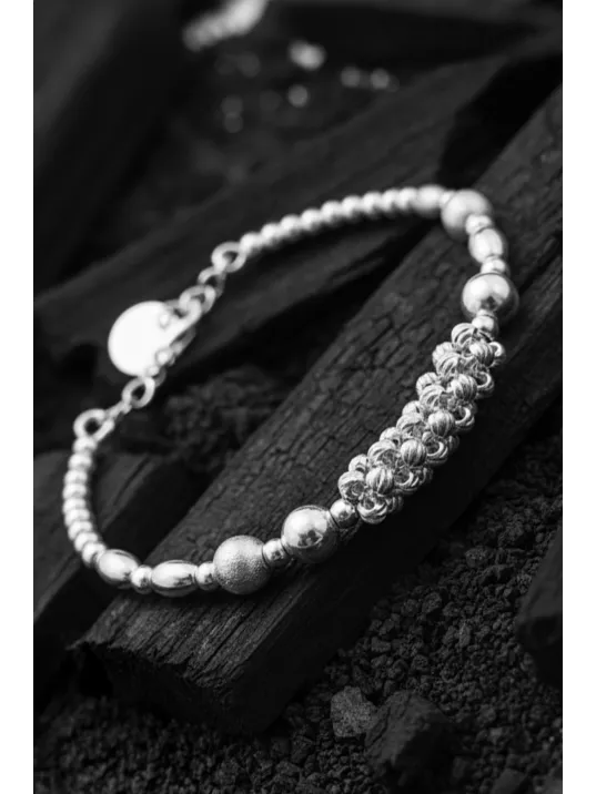 Kadın Gümüş Bileklik - Dorika Model Boncuk Detaylı Kadın Gümüş Bilezik Kadın Gümüş Bileklik - Dorika Model Boncuk Detaylı Kadın Gümüş Bilezik