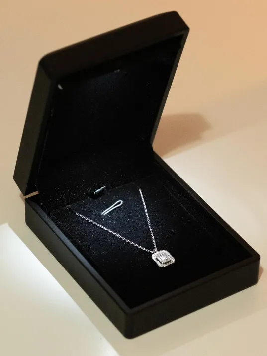 Işıklı Lüks Siyah Kolye Kutusu