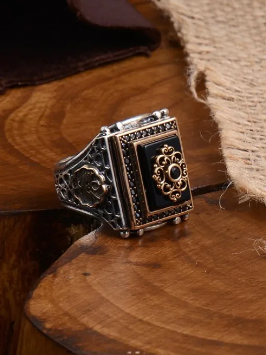 Anadolu Desenli Oniks Taşlı Yanı İşlemeli Erkek Gümüş Yüzük